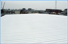 大型住宅資材倉庫屋根：遮熱・断熱